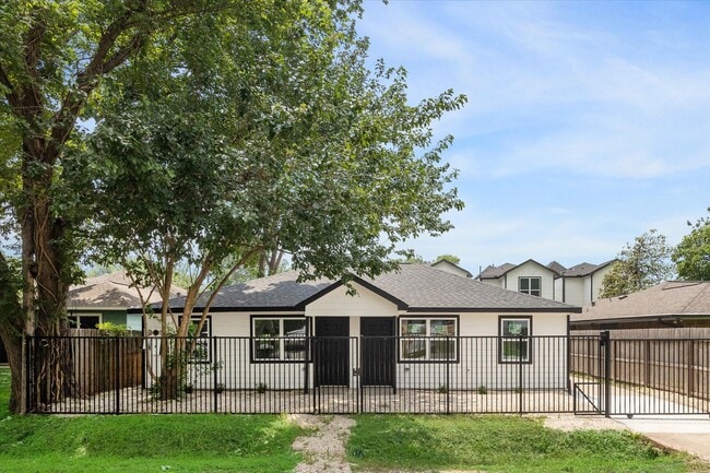 property at 306 E E 40TH 1/2