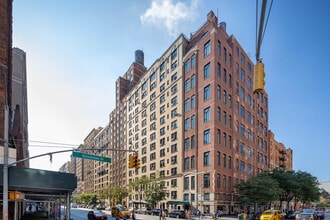 Bedford Apartments in New York, NY - Building Photo - Primary Photo