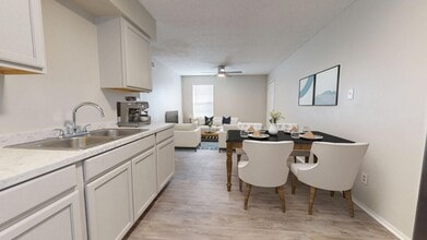 Biloxi Oaks Apartments in Biloxi, MS - Foto de edificio - Building Photo