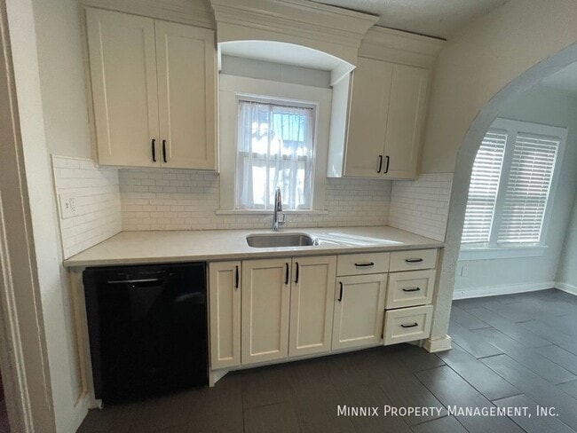 property at 1506 S Ong St