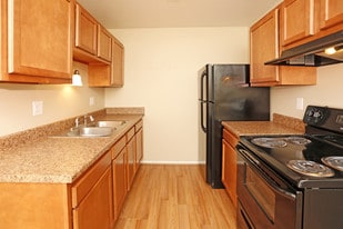 Brighton Apartments For Rent From 500 Mi Waters Edge Apartments
