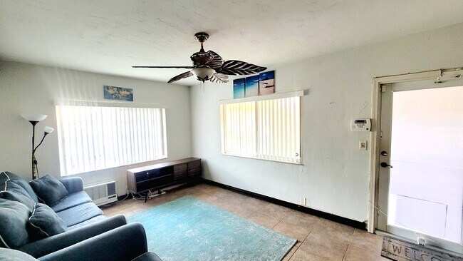 7400 Harding Ave in Miami, FL - Foto de edificio - Building Photo