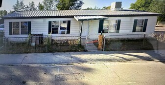 484 W 300 S in Wellington, UT - Building Photo