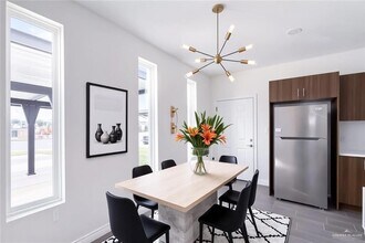 604 N Onyx Ave, Unit 1 in Edinburg, TX - Foto de edificio - Building Photo