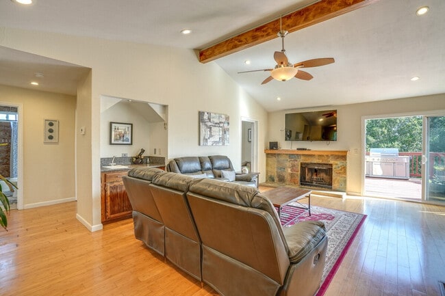 420 Phoenix Cir in Vallejo, CA - Building Photo - Building Photo