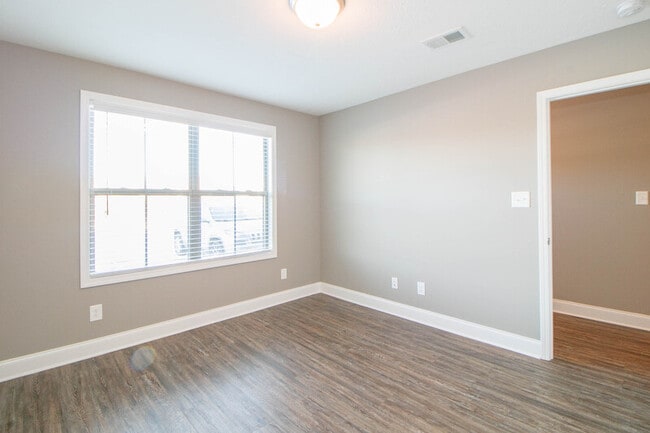 325 Landrum Pl in Clarksville, TN - Building Photo - Building Photo