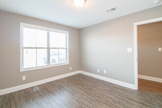 325-G Landrum Pl in Clarksville, TN - Building Photo - Building Photo