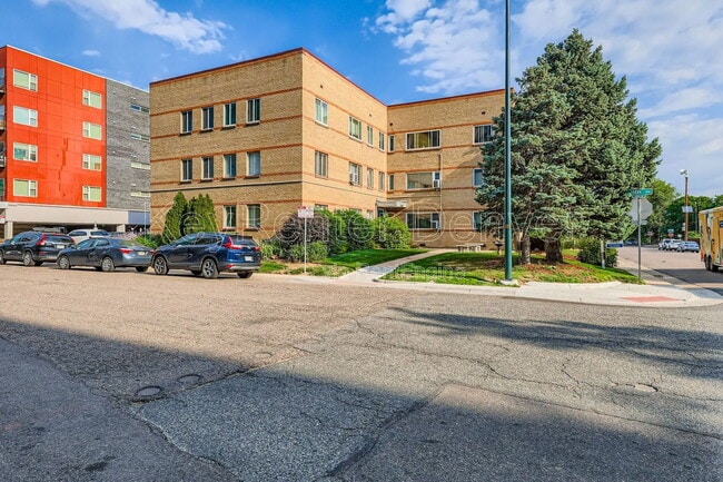 property at 1101 Bellaire St