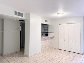 210 Fontainebleau Blvd in Miami, FL - Building Photo - Building Photo
