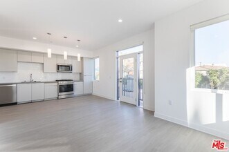 843 Wilcox Ave in Los Angeles, CA - Building Photo - Building Photo