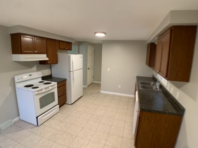 3233 Hewitt Ave NW in Massillon, OH - Building Photo - Building Photo