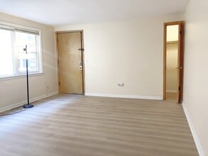 2650 W Touhy Ave in Chicago, IL - Building Photo - Building Photo