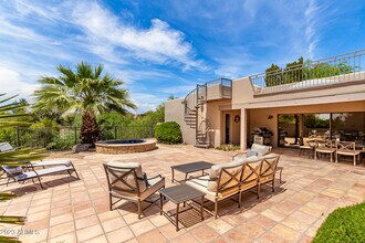 1063 N Boulder Dr in Carefree, AZ - Foto de edificio - Building Photo
