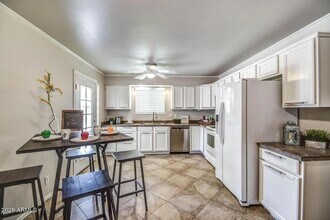 230 N Birch Ct in Gilbert, AZ - Building Photo - Building Photo