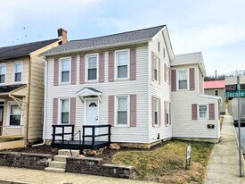 103 Lincoln Ave in Ephrata, PA - Building Photo
