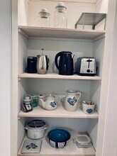 2411 SE Main St, Unit Hawthorne Apt in Portland, OR - Building Photo - Building Photo