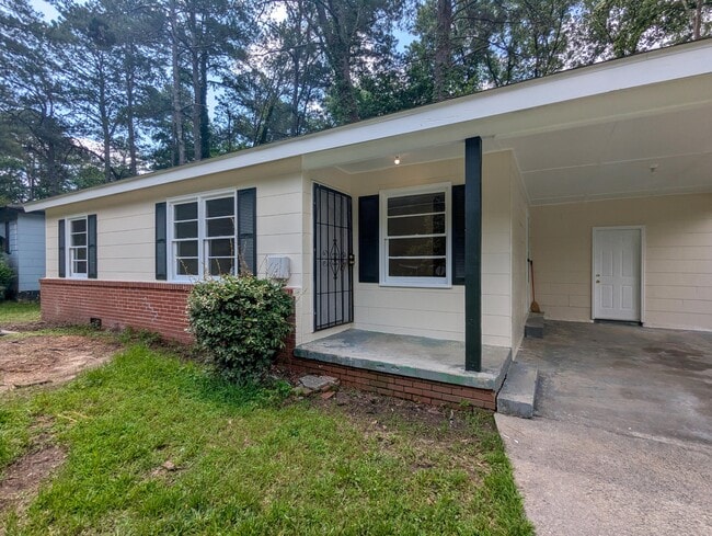 property at 2820 Argyle Dr NW