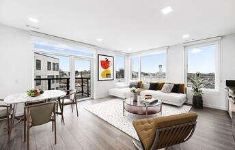 127 Massachusetts Ave, Unit 2 in Cambridge, MA - Foto de edificio - Building Photo
