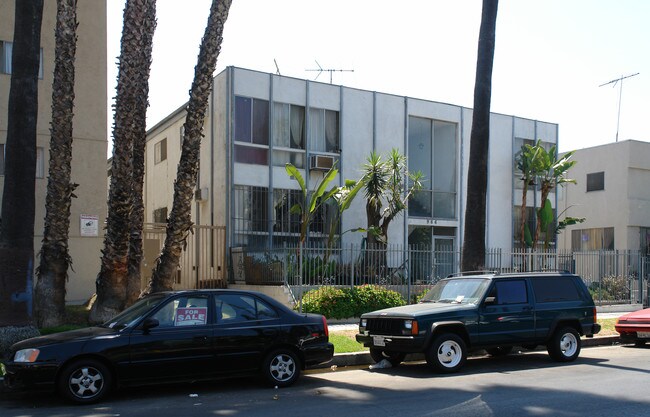 966 S Westmoreland Ave in Los Angeles, CA - Building Photo - Building Photo