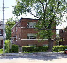 2709 Lake Shore Dr in Toronto, ON - Building Photo - Building Photo