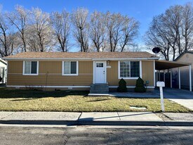 951 Sunrise Dr in Elko, NV - Building Photo