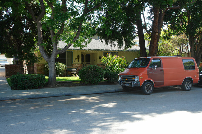 663 Begonia Way in Sunnyvale, CA - Building Photo - Building Photo