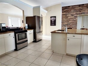 101 NW 35th Pl in Cape Coral, FL - Foto de edificio - Building Photo