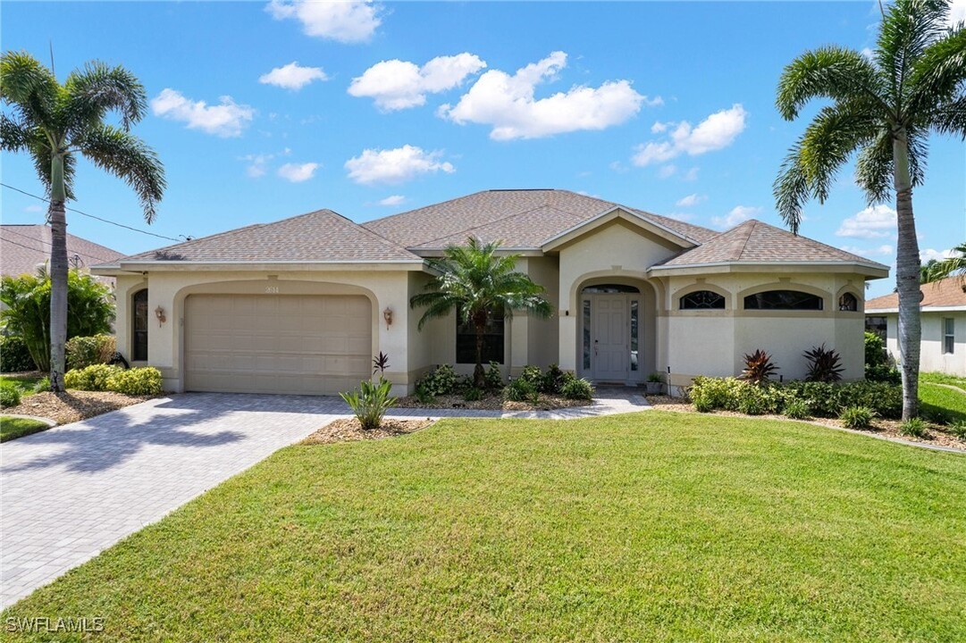 2614 SW 35th Ln in Cape Coral, FL - Building Photo