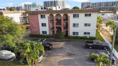 2210 Taylor St in Hollywood, FL - Building Photo - Building Photo