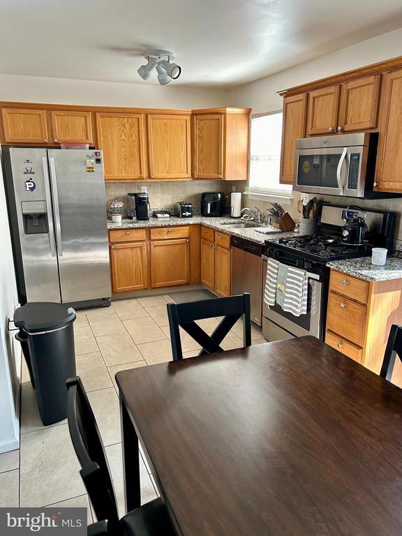 property at 926 Woodlawn Ave