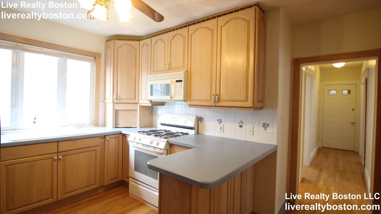 96 Conwell Ave in Somerville, MA - Building Photo