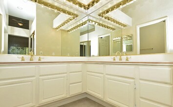 4627 Cordoba Way in Oceanside, CA - Foto de edificio - Building Photo