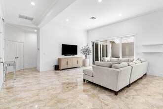 4023 NW 58th St in Boca Raton, FL - Building Photo - Building Photo