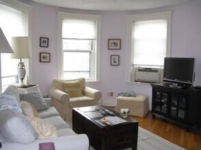 1955 Massachusetts Ave, Unit 2 in Cambridge, MA - Building Photo - Building Photo