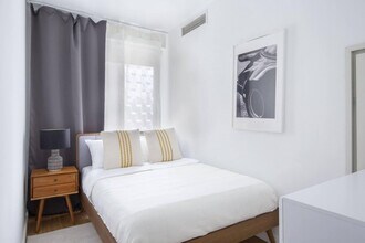 70 W 45th St in New York, NY - Building Photo - Building Photo