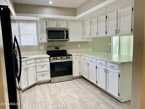 5802 W Campo Bello Dr in Glendale, AZ - Building Photo - Building Photo