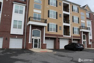 613 Doral Ct in Piscataway, NJ - Building Photo