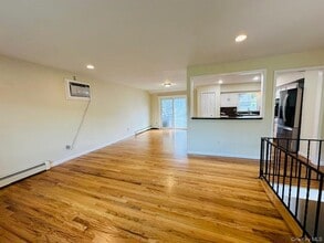 26 Elizabeth Ave in Middletown, NY - Building Photo - Building Photo