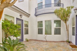 313 Onyx Crest St in Las Vegas, NV - Building Photo - Building Photo