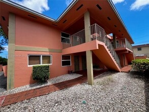 2600 NW 14th St in Miami, FL - Foto de edificio - Building Photo