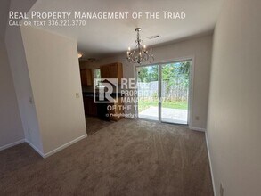 8 Franklinwood Dr in Greensboro, NC - Building Photo - Building Photo