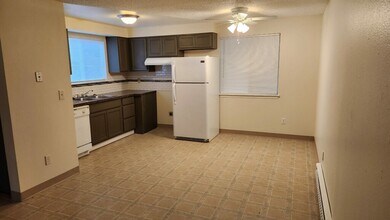 1442 Salishan St SE, Unit 1442 in Salem, OR - Foto de edificio - Building Photo