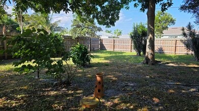 207 SW Statler Ave in Port St. Lucie, FL - Building Photo - Building Photo