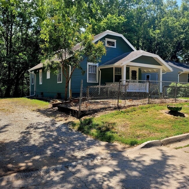 property at 2012 SW Van Buren St