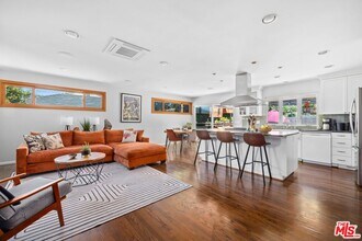 6052 W 76th St in Los Angeles, CA - Building Photo - Building Photo
