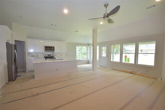 1458 River Oaks Dr in Huntsville, TX - Building Photo - Building Photo