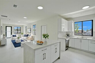 301 E 51st St in Hialeah, FL - Building Photo - Building Photo