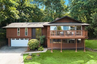 4740 Lakehurst Ln SE in Bellevue, WA - Building Photo