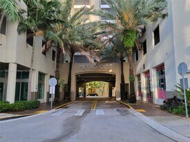 9055 SW 73rd Ct in Miami, FL - Building Photo