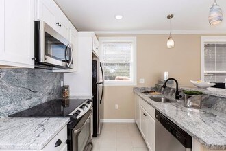 34 Decatur St-Unit -13 in Boston, MA - Building Photo - Building Photo